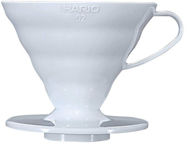 Vorresti iniziare con metodi alternativi di preparazione del caffè, ma non sai cosa scegliere? Hario V-60 Dripper è fatto per te!
Ti permette di ottenere il massimo Hario V60-02