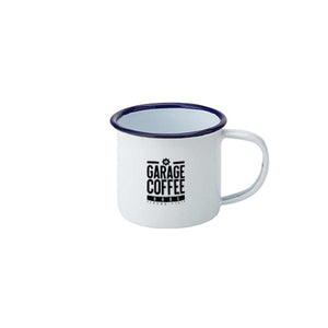 Tazza metallo garage bianca smaltata con scritta Garage Coffee e bordo blu